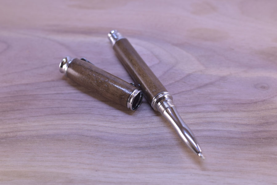 drevene pero ořech