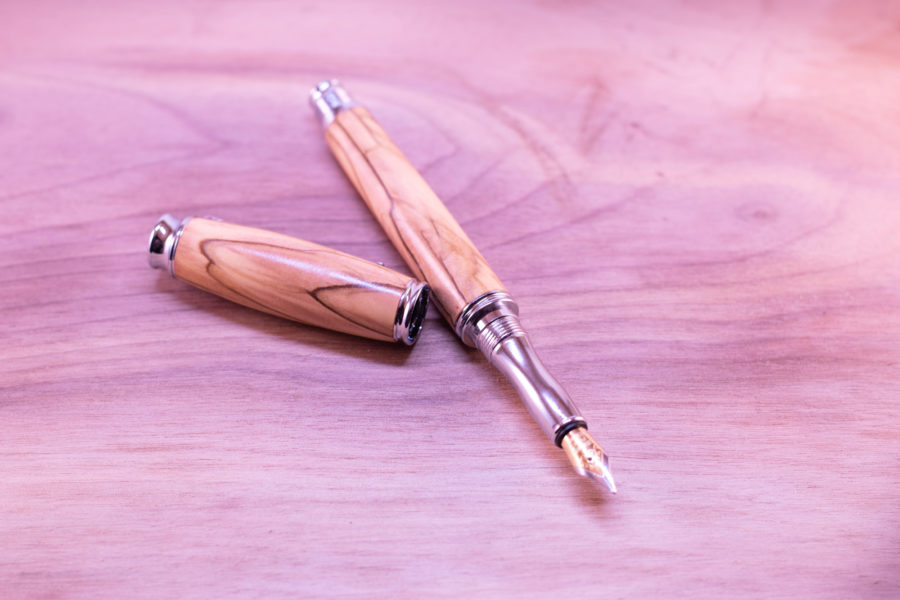 dřevěné pero