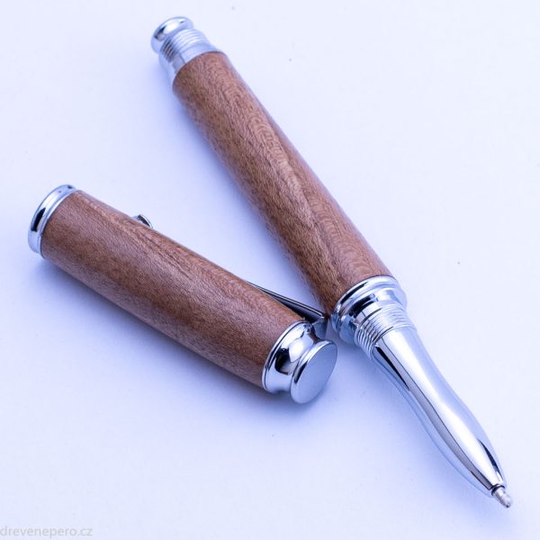 dřevěné pero ořech