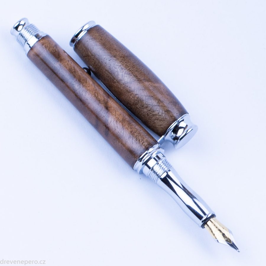 Dřevěné pero ořech